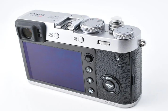 Fujifilm X100F Silver Shutter count 10500 Mint - Image 2