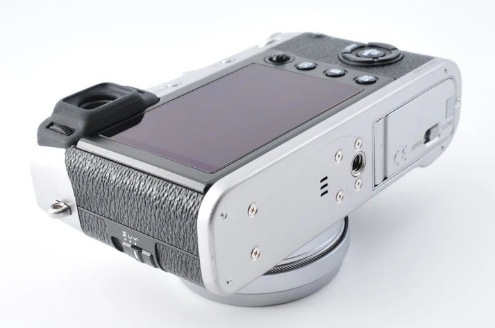 Fujifilm X100F Silver Shutter count 10500 Mint - Image 13