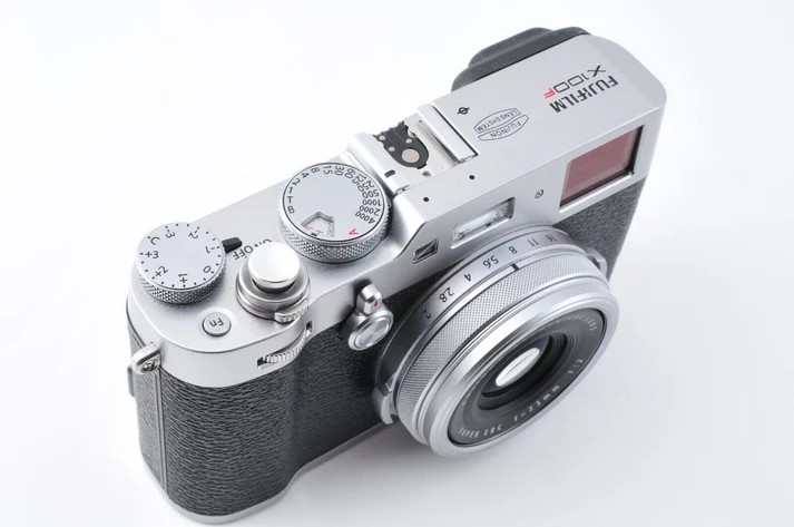 Fujifilm X100F Silver Shutter count 10500 Mint - Image 3