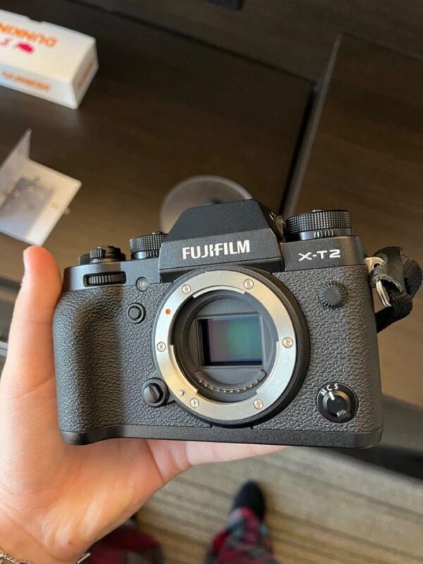 Fujifilm XT2, Black Mirrorless, Fujinon 18-55mm lens, Fujinon 35mm lens - Image 3